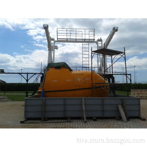 Totally enclosed lifeboat with gravity luffing arm davit